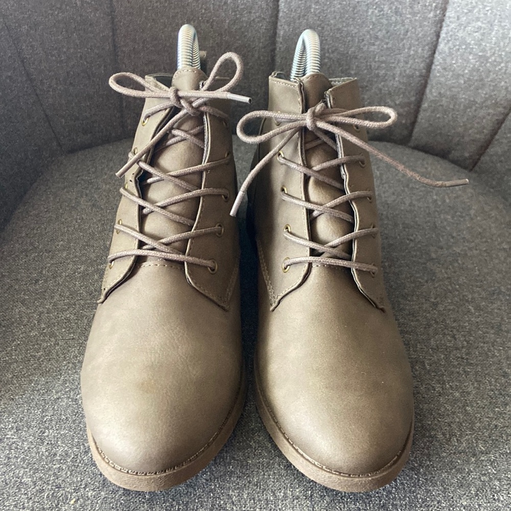 American Eagle Sandi Olive Ankle Booties Size 9